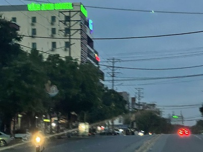 Bán khách sạn đã đầy đủ full nội thất toạ lạc ngay trên trục chính đại lộ hùng vương 1