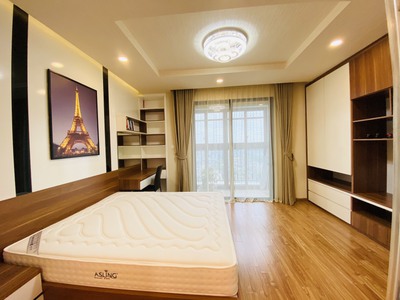 Gia đình enm cần bán căn 3 phòng ngủ times, căn rộng 3