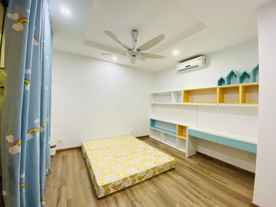 Gia đình enm cần bán căn 3 phòng ngủ times, căn rộng 4