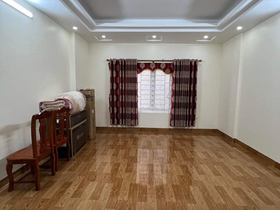 Bán Nhà Cầu Giấy sát phố  30m 5tầng mặt tiền lớn kinh doanh nhỏ 3 tỷ 7