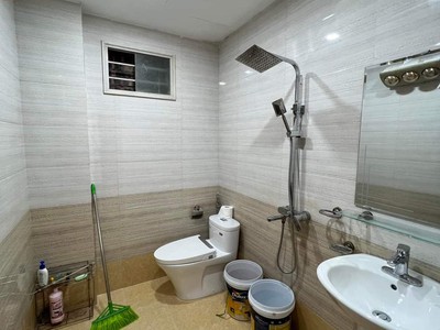 Bán Nhà Cầu Giấy sát phố  30m 5tầng mặt tiền lớn kinh doanh nhỏ 3 tỷ 6