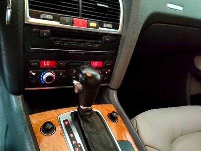 Bán Xe Audi Q7 3.6L AT màu xám bạc LH chính chủ 5