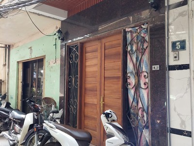Ô tô đỗ cửa - gần phố kinh doanh     bạch đằng 5 tầng   nhà đẹp gần phố cổ 30m2 - hoàn kiếm giá 1