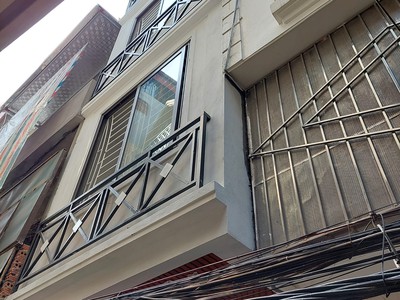 Ô tô đỗ cửa - gần phố kinh doanh     bạch đằng 5 tầng   nhà đẹp gần phố cổ 30m2 - hoàn kiếm giá 0