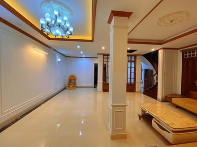 Bán biệt thự - cầu giấy - lô góc - mặt tiền rộng - 130m2 - ô tô tránh - kinh doanh 3