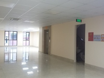 Bán tòa nhà văn phòng  phú diễn  30.5 tỷ dt 138m2, 8 tầng mt 7.2 m  doanh thu trên 100 triệu / 3