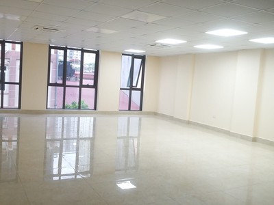 Bán tòa nhà văn phòng  phú diễn  30.5 tỷ dt 138m2, 8 tầng mt 7.2 m  doanh thu trên 100 triệu / 1