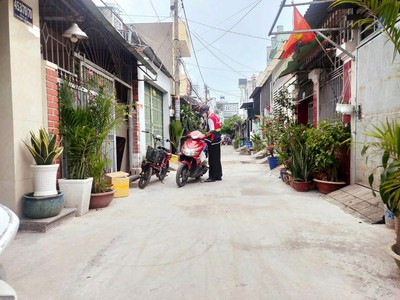 Nhà mới xay 4x16 giá 840tr ngay thị trấn đức hòa 5