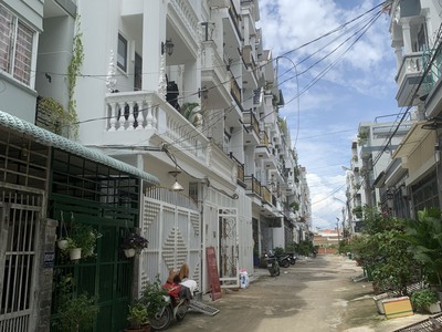 Bán nhà bốn tầng vip - tặngl nội thất sang trọng- hxh đua  - nguyễn thị hương , 65m2  giá cc 6,5 tỷ 1