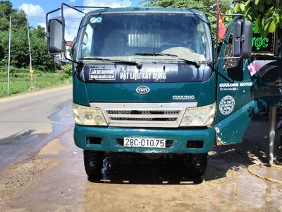 Gia đình cần bán gấp hai xe thaco 6 tấn 2 cầu sản xuất 2010. 1