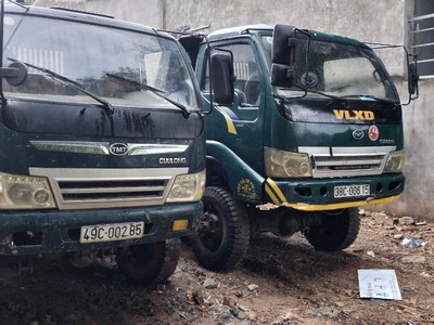 Gia đình cần bán gấp hai xe thaco 6 tấn 2 cầu sản xuất 2010. 0
