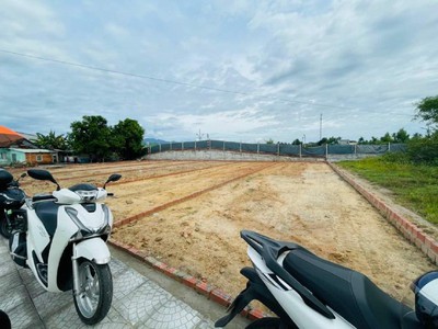 Cần thu hồi vốn bán gấp 2 lô mặt tiền quốc lộ 14B gần ngã tư 0