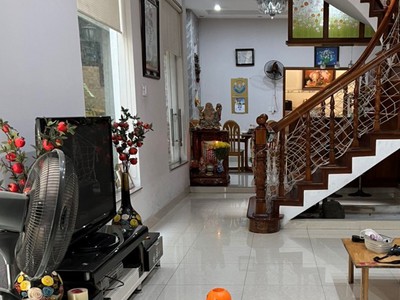 Cho thuê nhà đầy đủ nội thất nằm mặt tiền hẻm xe hơi 0