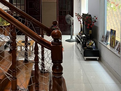 Cho thuê nhà đầy đủ nội thất nằm mặt tiền hẻm xe hơi 1