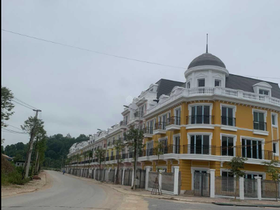 Bán độc quyền 4 căn shophouse vị trí đẻ ra tiền x5 htls 0 tặng 1 cây vàng tứ quý 9. 4