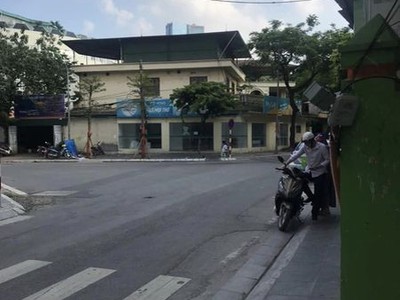 Chính chủ cho thuê mặt bằng tầng 1 làm cửa hàng kinh doanh, văn phòng. 1