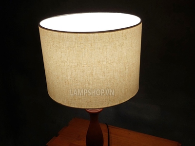 Đèn bàn phong cách cổ điển giá tốt 5