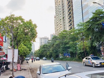 Cần bán gấp mảnh đất kim cương Nguyễn Hoàng Mỹ Đình, 136m2 mặt tiền đẹp, vỉa hè rộng, 0