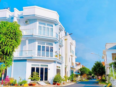 Biệt thự phố - 2 tỷ, kdc phú quý -  trung tâm q cái răng, dt 6,3x11m, đường ô tô 12m, sổ hồng riêng. 2