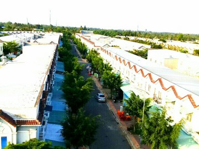 Nhà phố 1t1l - 2 tỷ, kdc hoàng quân, xây mới 100, sổ hồng riêng. dt 4,5x15,5m, đường ô tô 12m. 4