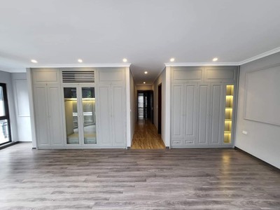 Siêu vip, bán nhà mặt ngõ kinh doanh, vỉa hè oto tránh 95m 7 tầng thang máy xây mới phố nguyên hồng 4