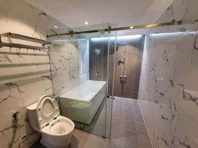 Siêu vip, bán nhà mặt ngõ kinh doanh, vỉa hè oto tránh 95m 7 tầng thang máy xây mới phố nguyên hồng 3