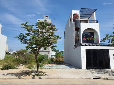 GÓC CẦN TIỀN BÁN GẤP: Lô đất mặt tiền đường Hùng Vương 26m giá 447tr / 170m2 khu Megacity Kon Tum 0