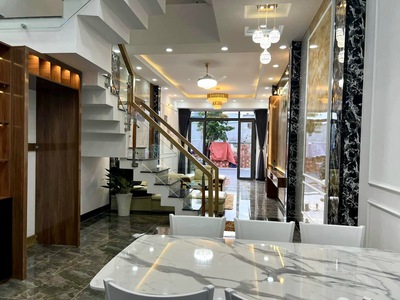 Chủ kẹt tiền cần bán gấp nhà 1 triệt 2 lầu 1