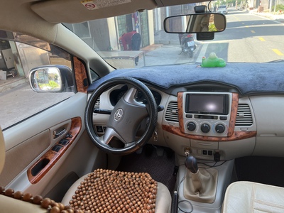 Innova xe gia đình cần bán. Xe đẹp, k va quệt. 6