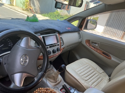 Innova xe gia đình cần bán. Xe đẹp, k va quệt. 4