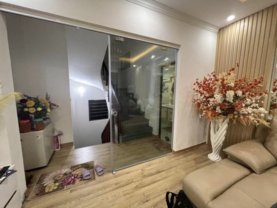 Nhà Đẹp Mặt Phố Q. Tây Hồ - 10.6 TỶ -Gần Hồ mặt tiền 4.2M-35M2 -6 Tầng Thang máy 1