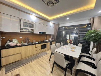 Nhà Đẹp Mặt Phố Q. Tây Hồ - 10.6 TỶ -Gần Hồ mặt tiền 4.2M-35M2 -6 Tầng Thang máy 2
