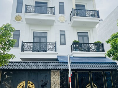 Chủ cần bán gấp căn nhà phố ngay trung tâm hành chính Dĩ An Bình Dương. 0