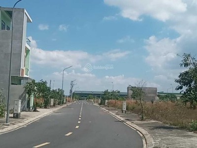 Dì em kẹt tiền cần bán lô đất ở xã đức hòa đông 2
