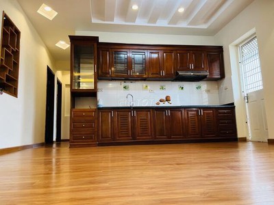Bán căn hộ chung cư Khu đô thị Việt Hưng, Long Biên, HN, sổ đỏ chính chủ, 112m2, có 3 phòng ngủ, 2 W 0