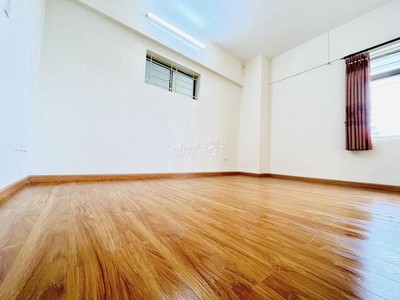 Bán căn hộ chung cư Khu đô thị Việt Hưng, Long Biên, HN, sổ đỏ chính chủ, 112m2, có 3 phòng ngủ, 2 W 1