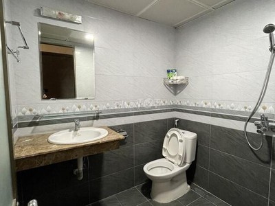 Bán căn hộ chung cư Khu đô thị Việt Hưng, Long Biên, HN, sổ đỏ chính chủ, 112m2, có 3 phòng ngủ, 2 W 2