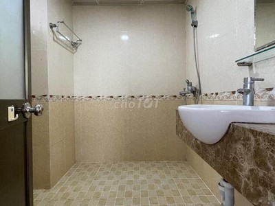Bán căn hộ chung cư Khu đô thị Việt Hưng, Long Biên, HN, sổ đỏ chính chủ, 112m2, có 3 phòng ngủ, 2 W 3