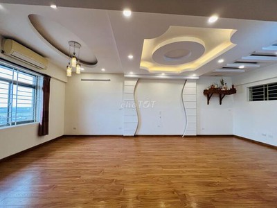 Bán căn hộ chung cư Khu đô thị Việt Hưng, Long Biên, HN, sổ đỏ chính chủ, 112m2, có 3 phòng ngủ, 2 W 4