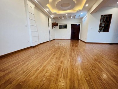Bán căn hộ chung cư Khu đô thị Việt Hưng, Long Biên, HN, sổ đỏ chính chủ, 112m2, có 3 phòng ngủ, 2 W 5