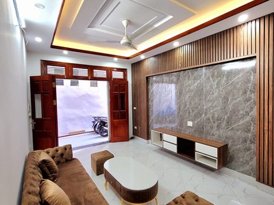 Nhà 50m hơn 3 tỷ, gần ngõ 433 Kim Ngưu. Sát Ô Tô, có sân để riêng để xe máy 1