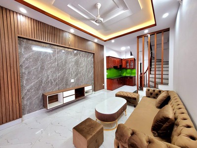 Nhà 50m hơn 3 tỷ, gần ngõ 433 Kim Ngưu. Sát Ô Tô, có sân để riêng để xe máy 2