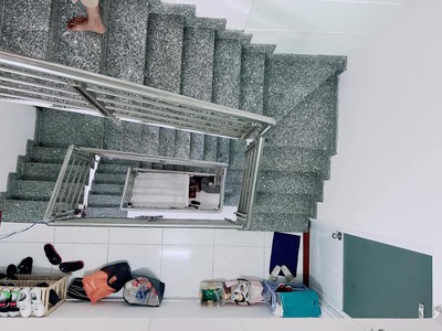 Bán căn hộ dv mặt tiền hoàng diệu  cách quấn 1, 2 đúng 70 m  dt 210 m đúc 5 tấm thu nhập 40 triêu 4