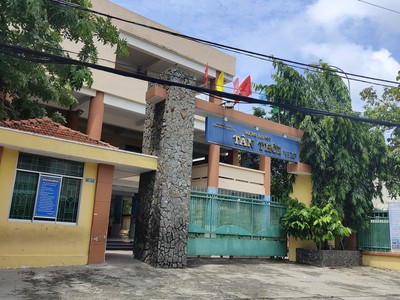 Bán gấp nhà MT đường chợ, Tân Quý, Tân Phú, 62m2, chỉ có 11.3 tỷ TL. 0