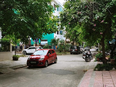 8 tỷ 750 , 50m x 5 tầng, vỉa hè, thang máy, pllk   kđt văn khê hà đông 0