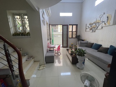 Nhà dân cần bán giá rẻ ngõ 121 kim ngưu, lô góc 3 thoán, 62m, 3,5t, mt 5,7m, chỉ 70 triệu/m2 0