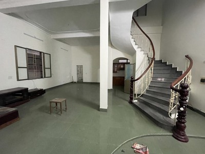 Cho thuê nhà tuyến 2 Lê Hồng Phong, 5 ngủ, 15tr 10