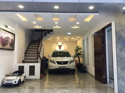 Cho thuê nhà nguyễn chí thanh 76m2, 6pn. ô tô tránh, để trong nhà. đường 8m có vỉa hè. sàn gỗ thông 0