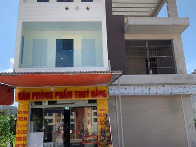 Chính chủ cần bán gấp nhà 102m đối diện trường học 0