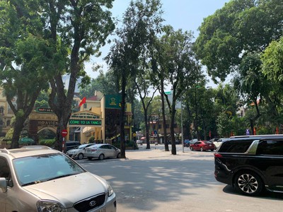 Cho thuê nhà riêng trần hưng đạo, dt: 50m x 4 tầng, mt: 4m ngõ trần hưng đạo 2